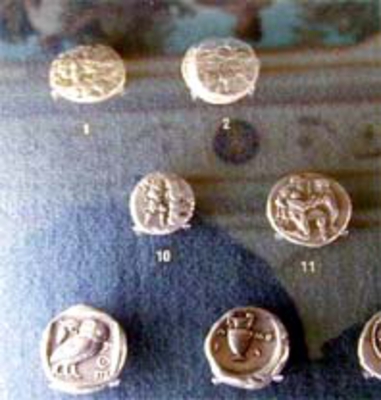 左上が最古のコイン。